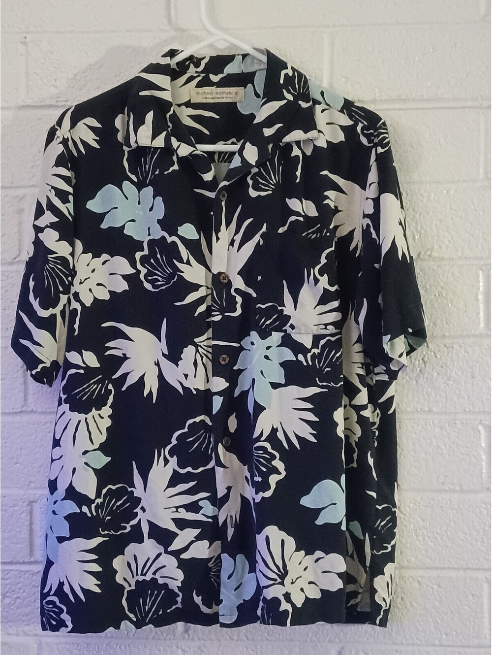 Island Republic Men's Hawaiian Shirt 100% Silk Medium